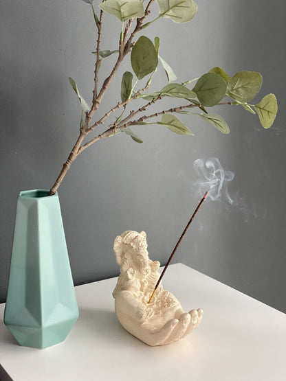 Ganesha Hand Skulptur - Deko Raumdeko Seifenschale Räucherstäbchen - Hindu Gottheit des Glückes - Elefant Weiß - 13x9x15 cm - FaHome