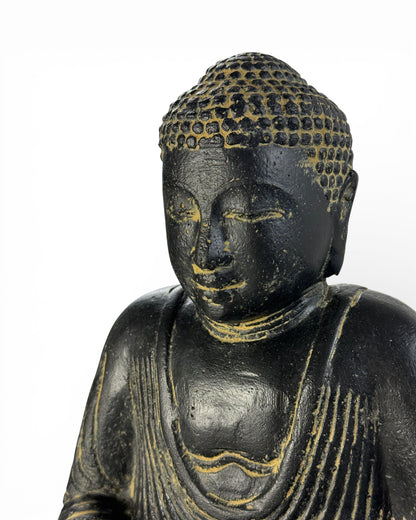 Buddha Skulptur sitzend – Garten Terrasse Balkon Deko – Wetterfest – Stein Figur Meditation schwarz gold – 30x26x20 cm