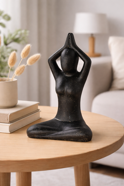 Yoga Figur sitzend – Wohnzimmer Studio Regal Deko – Massive Ausführung – Steinoptik Skulptur Meditation schwarz – 32x22x15 cm