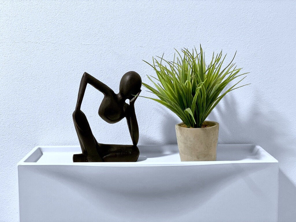 Figurine Penseur - Accessoire décoratif - Sculpture sculptée - Bois d'Albesia Noir - 20x3x3,5 cm