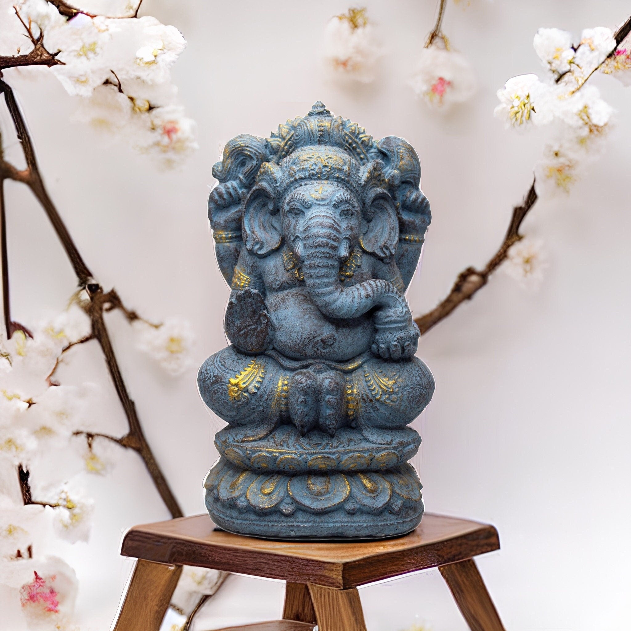 Sculpture de Ganesh - Décoration de pièce - Statue porte-bonheur hindoue à tête d'éléphant - Figurine en pierre bleue - 34 cm